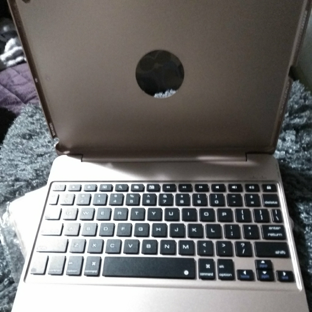 IPad  wireless Bluetooth keyboard and cover